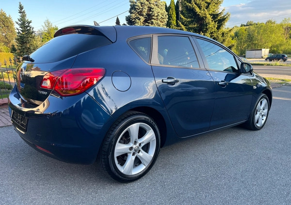 Opel Astra cena 32700 przebieg: 135000, rok produkcji 2012 z Biała małe 92